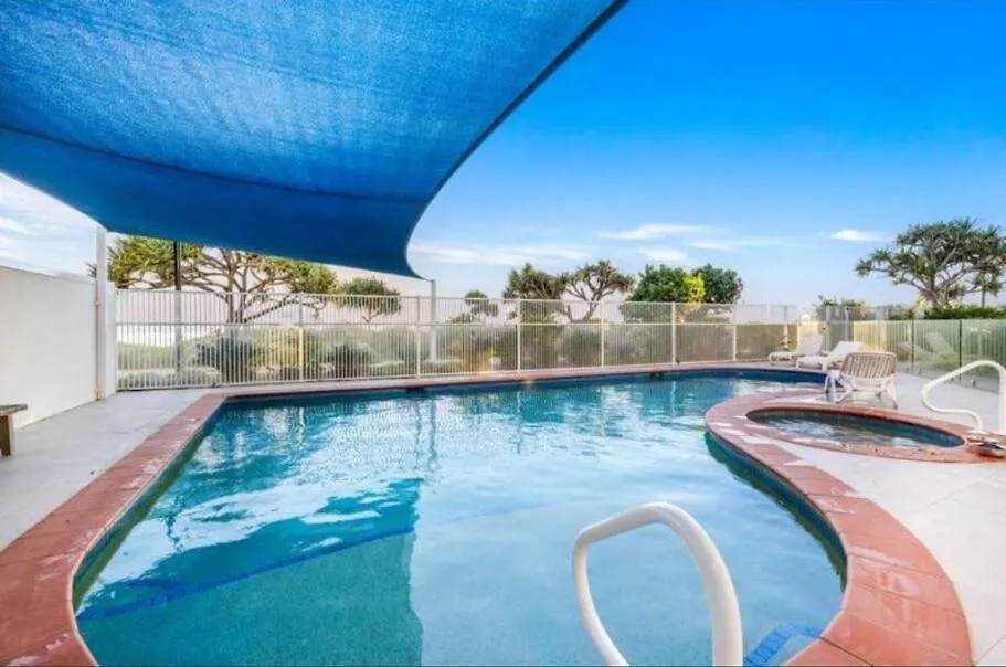 Premium Top Floor Oceanfront Unit In Regency On The Beach 705 Guldkusten Australien