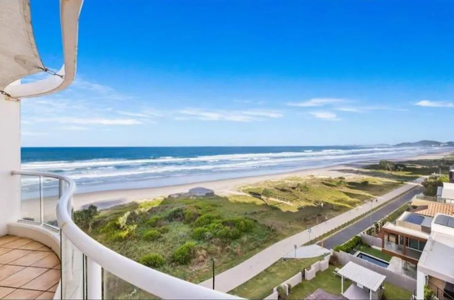 Premium Top Floor Oceanfront Unit In Regency On The Beach 705 Guldkusten Lägenhet