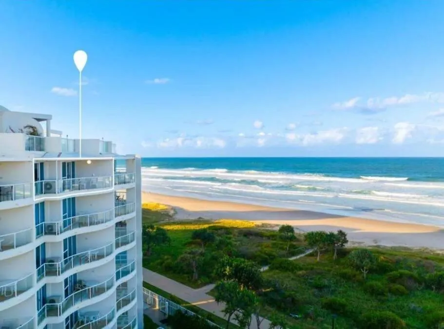 Premium Top Floor Oceanfront Unit In Regency On The Beach 705 Голд-Кост